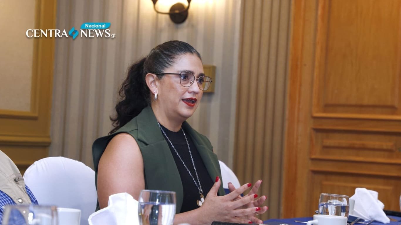 Arévalo destituye a María José Iturbide