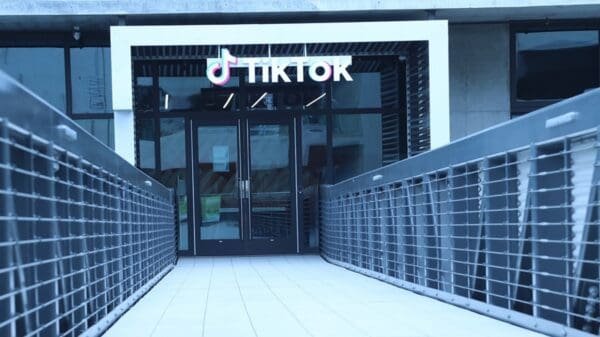 La Cámara aprueba ley que amenaza con prohibir TikTok en EE. UU., pero su desaparición no es inminente