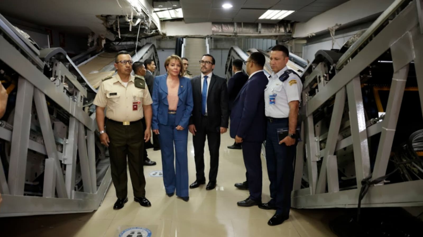 Ministerio de Comunicaciones examina minuciosamente 1,400 contratos de obra pública