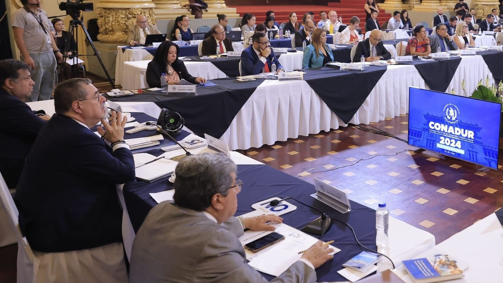 Conadur solicita fondos por Q3,390 millones para financiar 2,216 proyectos durante el 2025