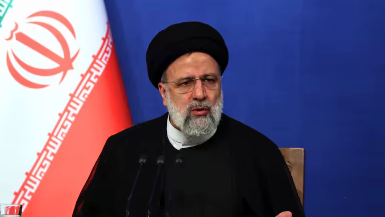 Helicóptero con el presidente Raisi y funcionarios se estrella en región montañosa y con niebla