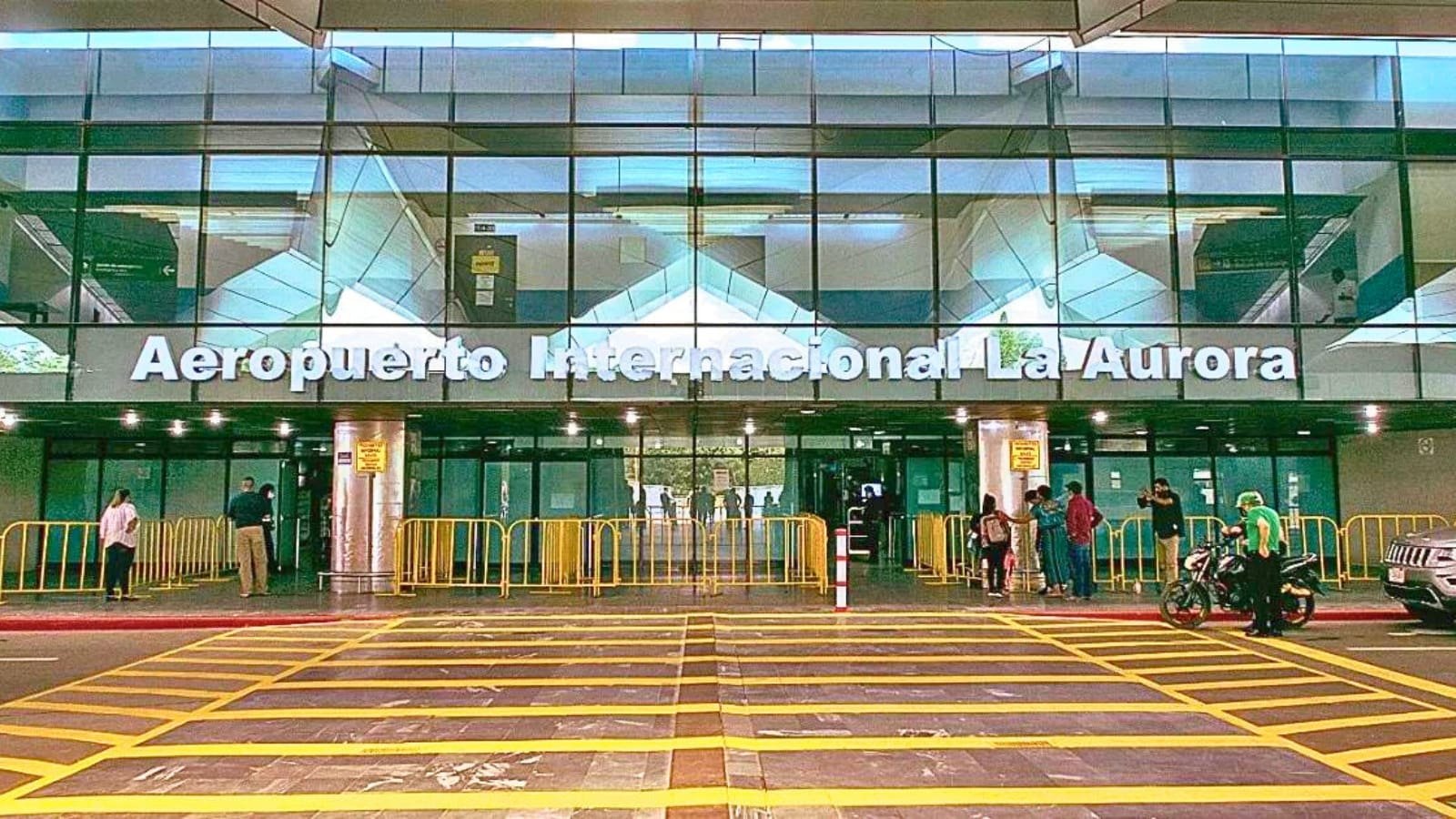 Implementan nuevas acciones para agilizar tráfico en el Aeropuerto La Aurora