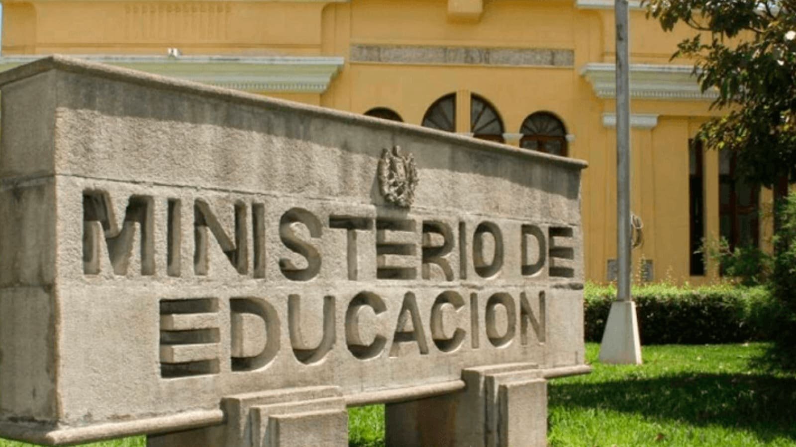 Ministerio de Educación alerta a docentes sobre falsas cancelaciones de derechos laborales