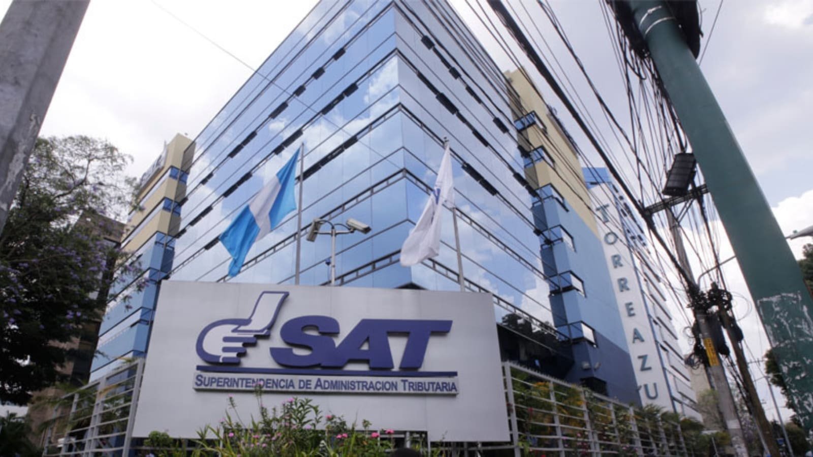 SAT anuncia nuevas plazas laborales Entérate cómo puedes aplicar