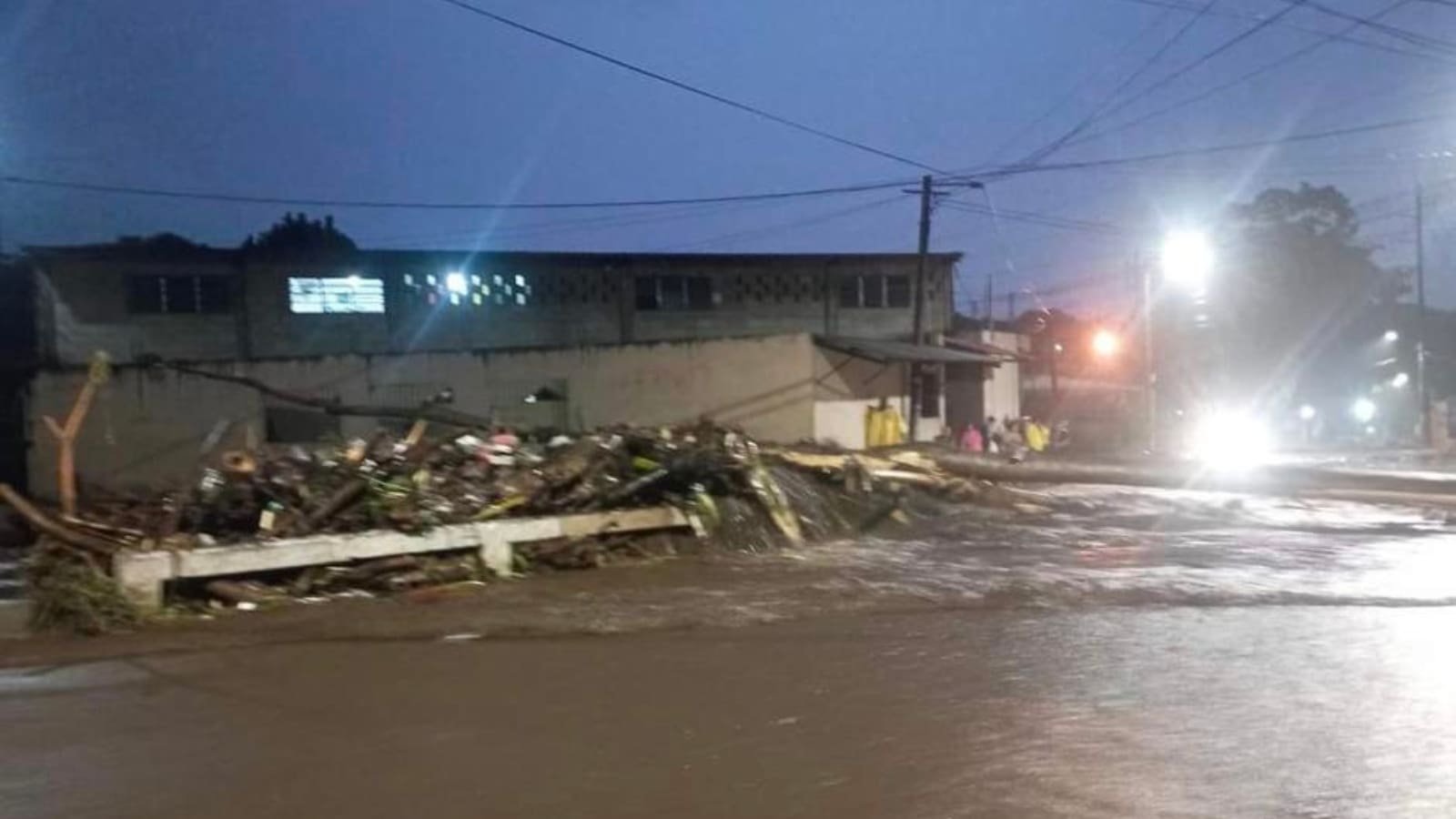 Desborde del Río Pacaya causa daños en Escuintla