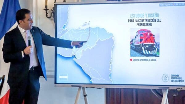 Gobierno de Honduras presenta proyecto del ferrocarril interoceánico a Guatemala