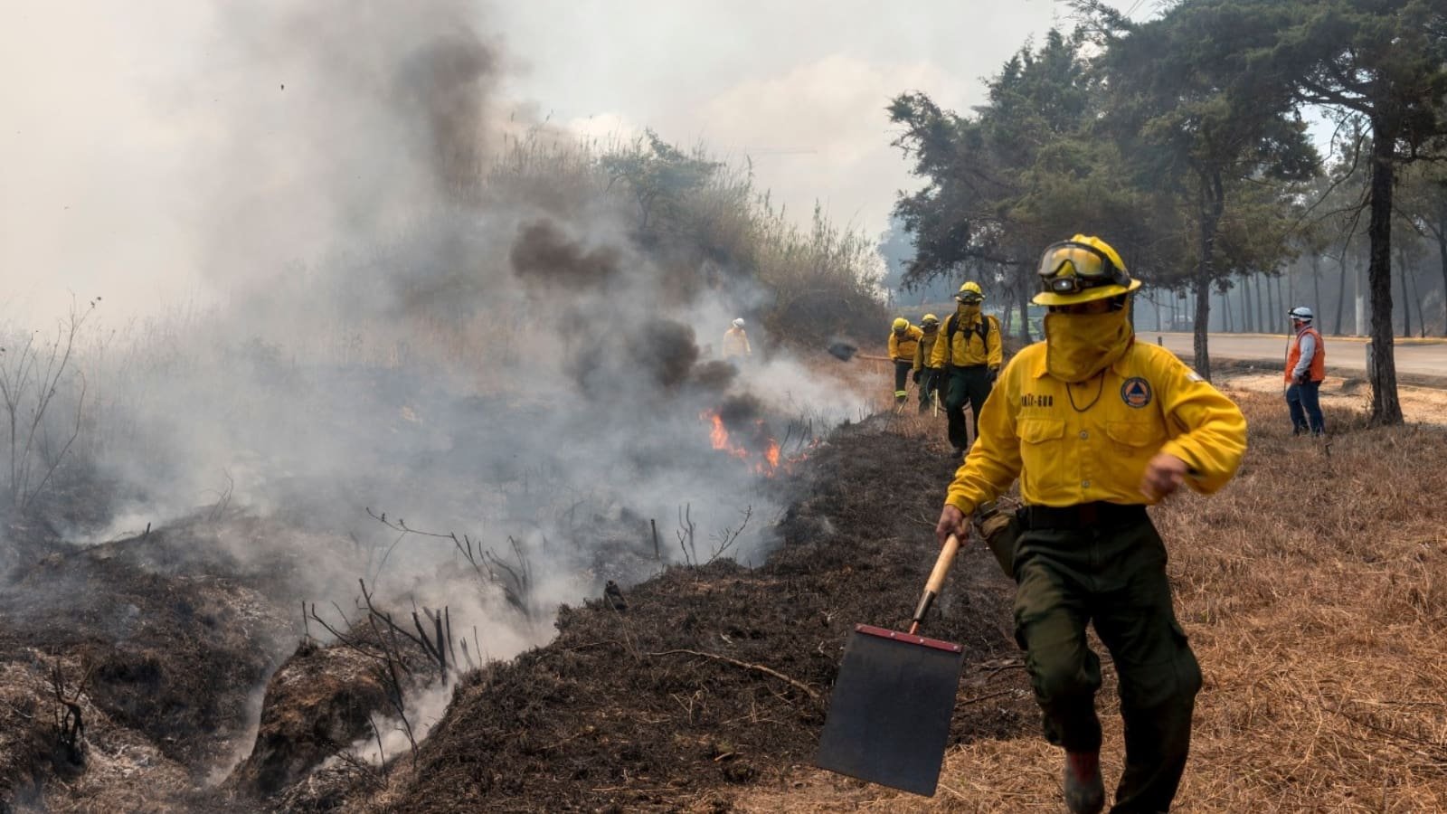 Lluvias extinguen incendios forestales en Guatemala