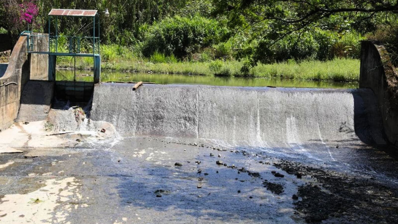 Municipalidades buscan modificar reglamento de aguas residuales