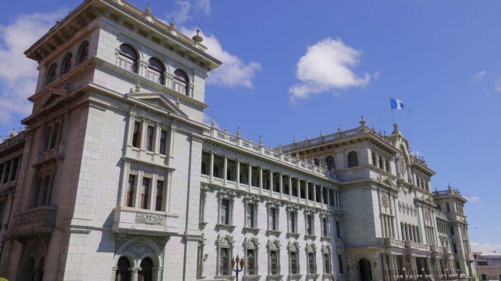 Persona armada se hace pasar por periodista e intenta ingresar al Palacio Nacional