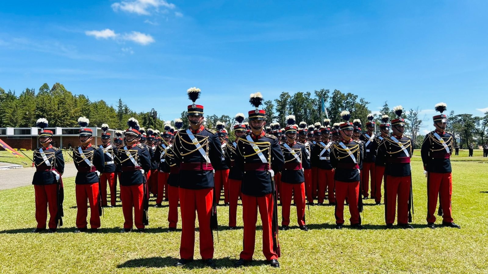 Arévalo ordena revisar la doctrina militar en conmemoración del Día del Cadete