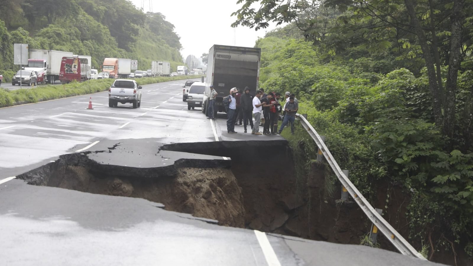 Conoce las empresas elegidas para trabajos en autopista Palín-Escuintla ¿Solución real o gasto innecesario
