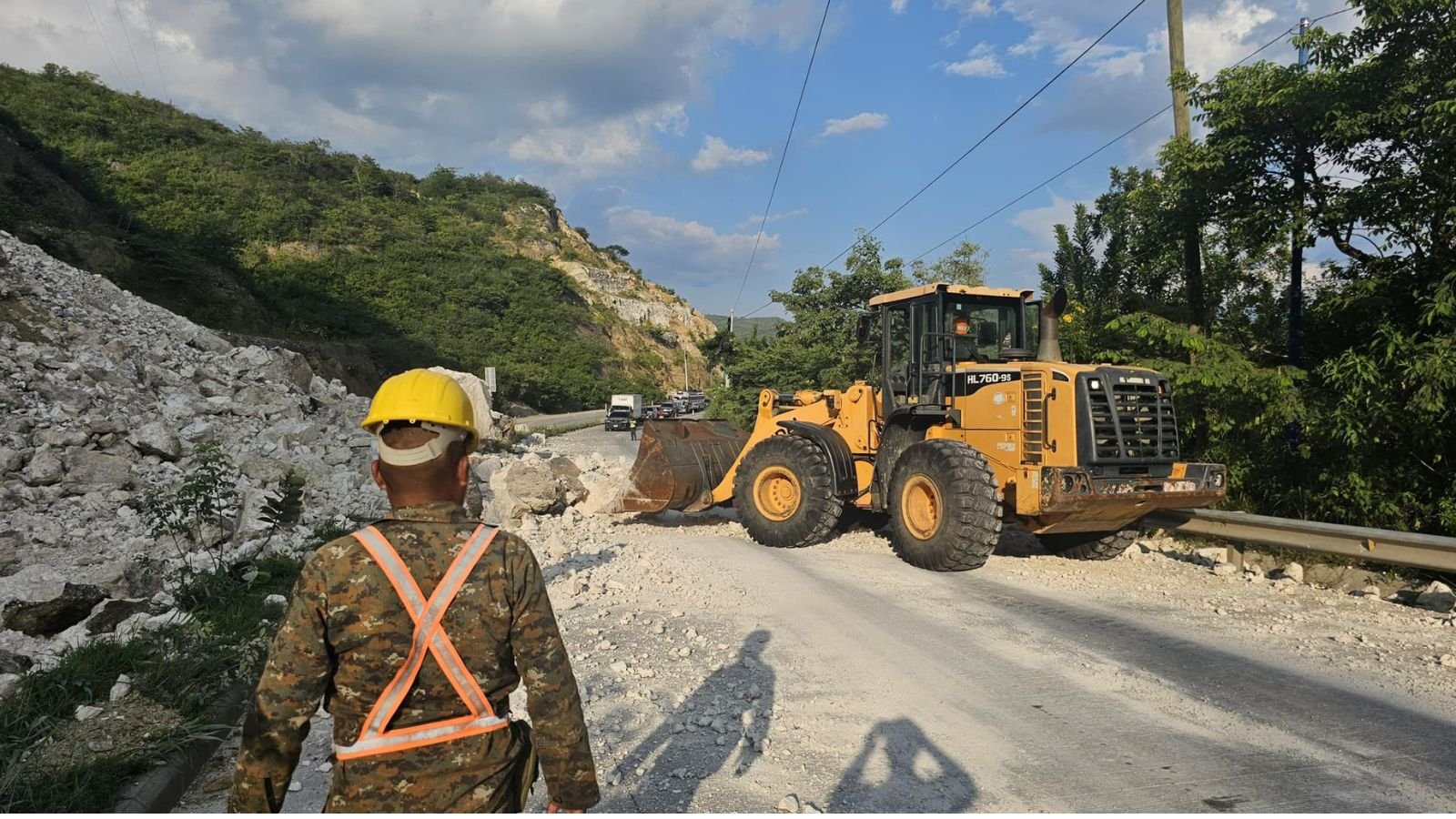 Derrumbe ruta al atlántico