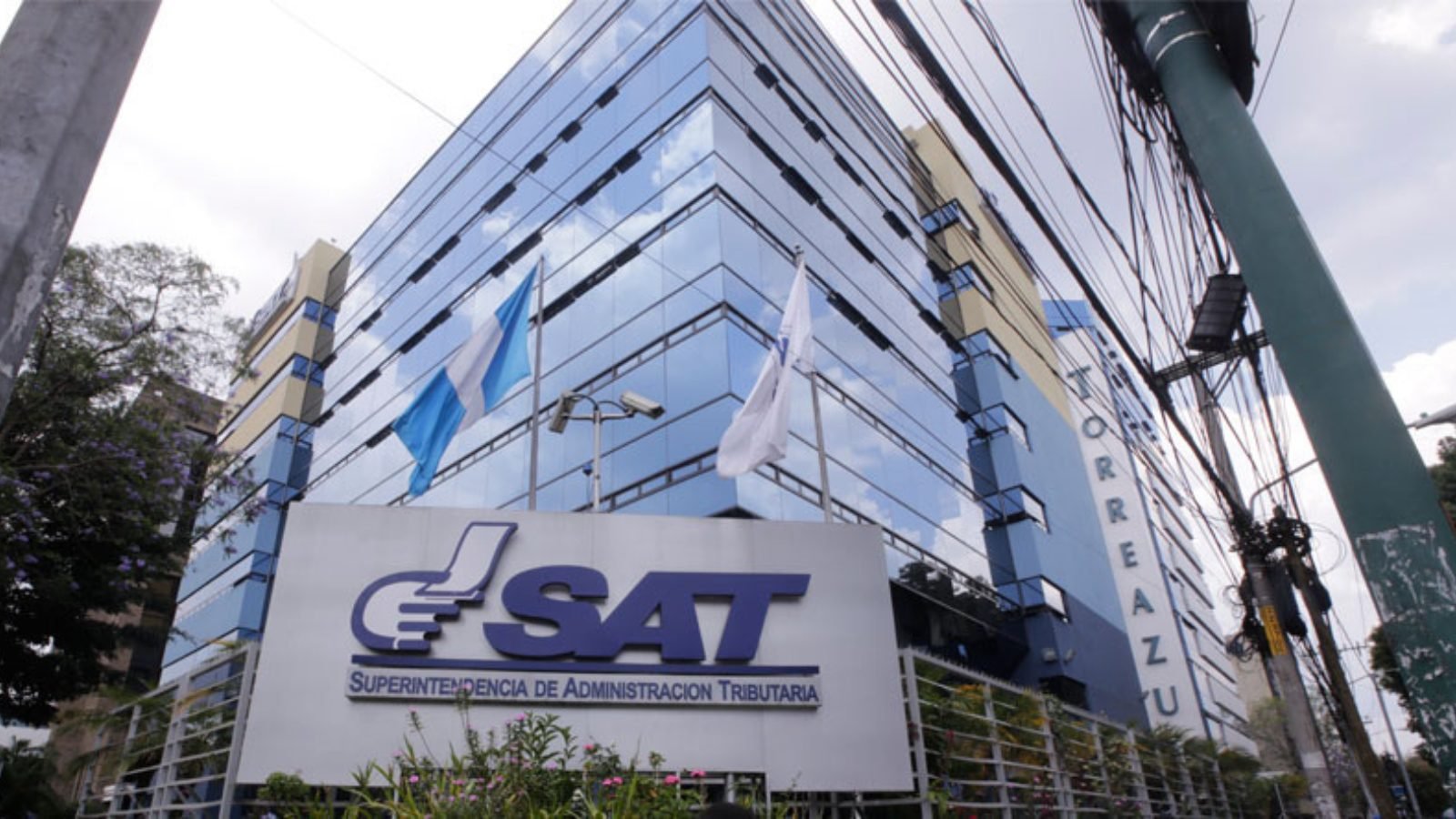 Los 14 candidatos aprobados para dirigir la SAT aquí te contamos quiénes son