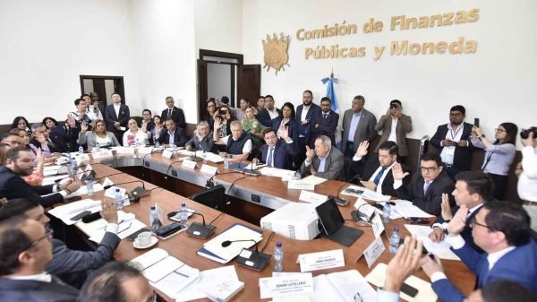 Congreso recibe dictamen favorable para presupuesto 2025