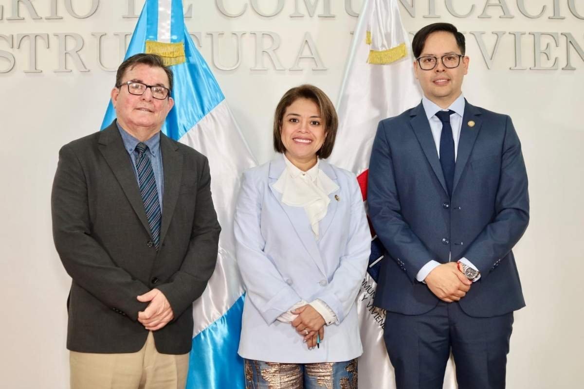 Paola Constantino asume como ministra de Comunicaciones tras juramentación oficial