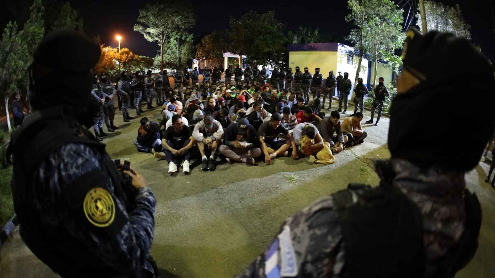 Trasladan a 131 reos al penal Renovación 1 en operativo de seguridad