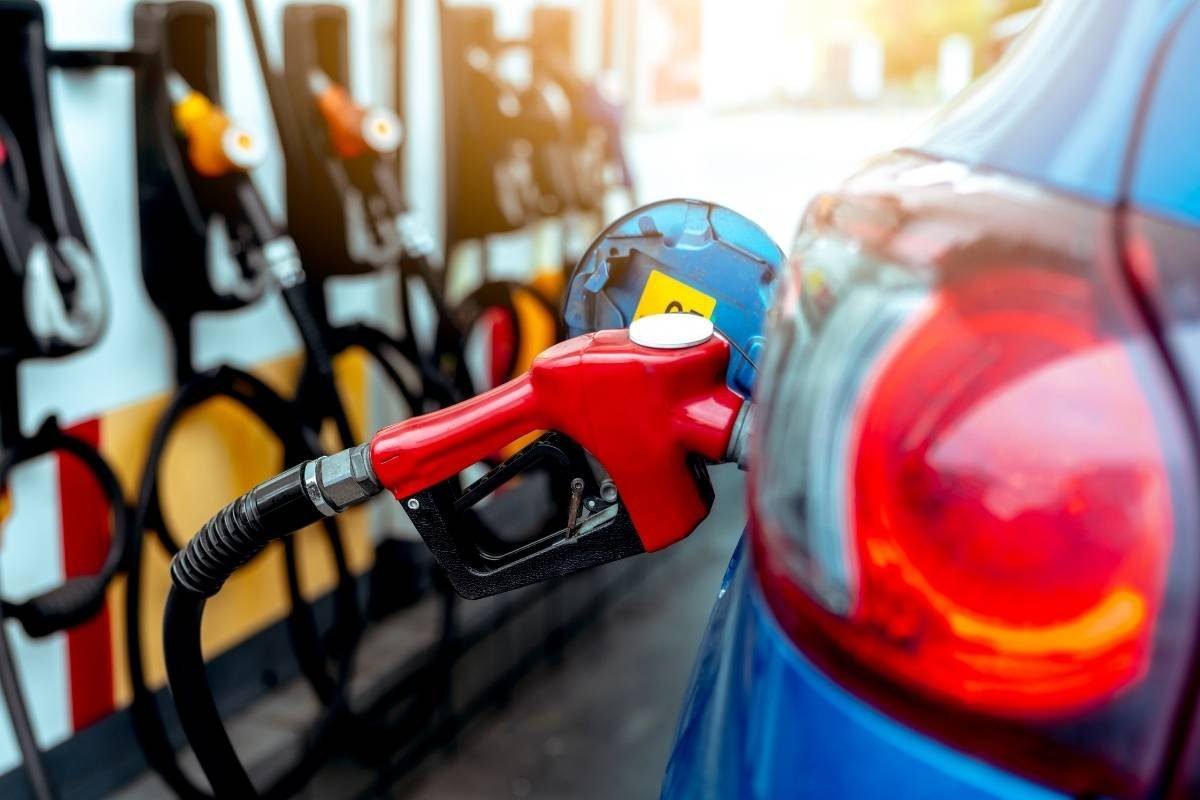 Aumento en el precio de la gasolina marca el inicio de 2025