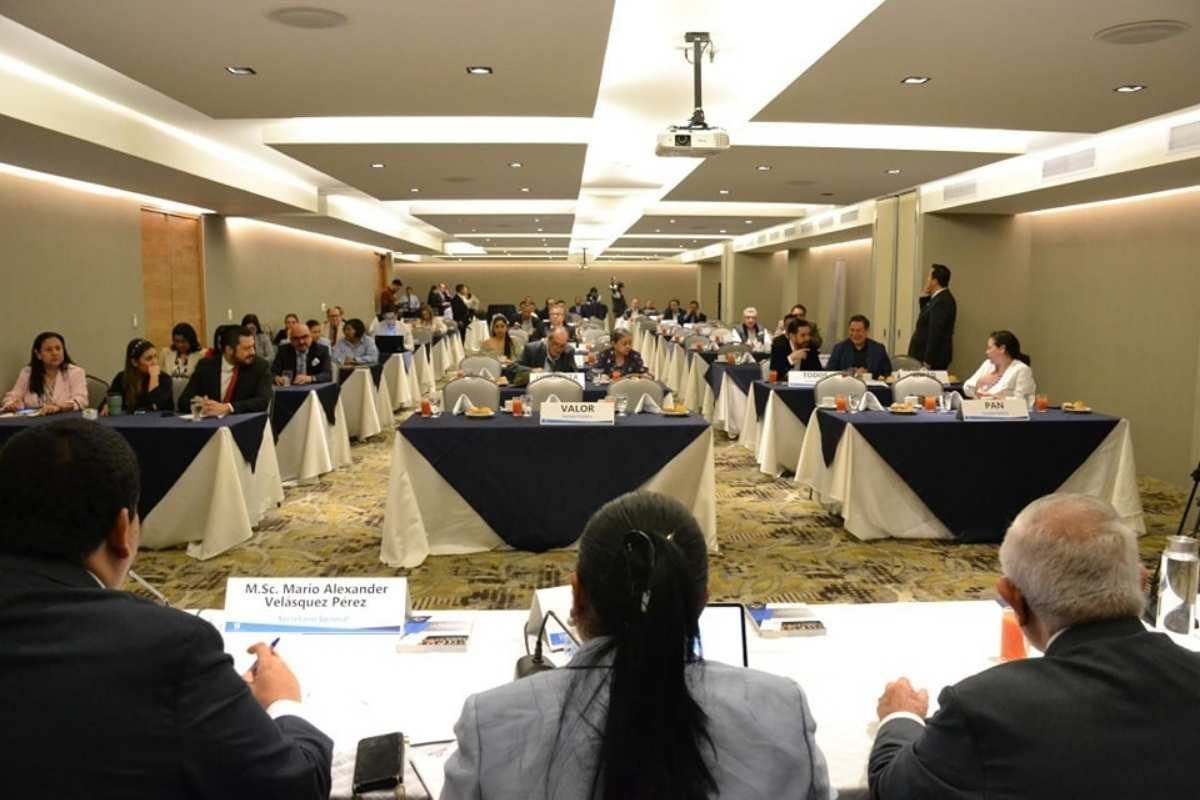 Crisis en el TSE Magistrados suplentes ausentes en reunión con partidos