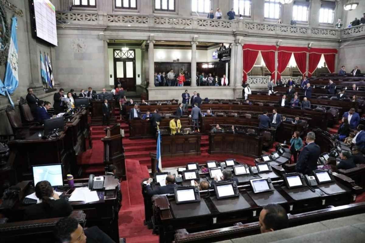 Diputados reciben primer salario de Q46,700 con aumento