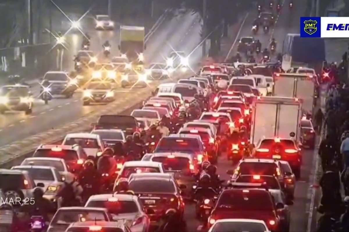 Bloqueo en El Incienso genera caos vehicular en Periférico