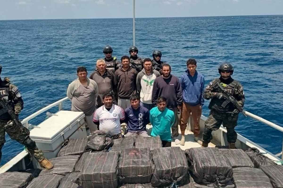 El Salvador detiene a presuntos narcos guatemaltecos con 1.3 toneladas de cocaína
