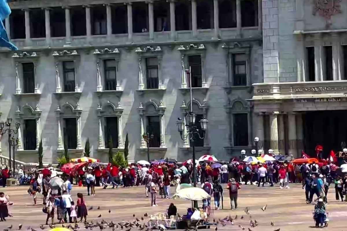 Gobierno insiste en diálogo con salubristas ante bloqueos