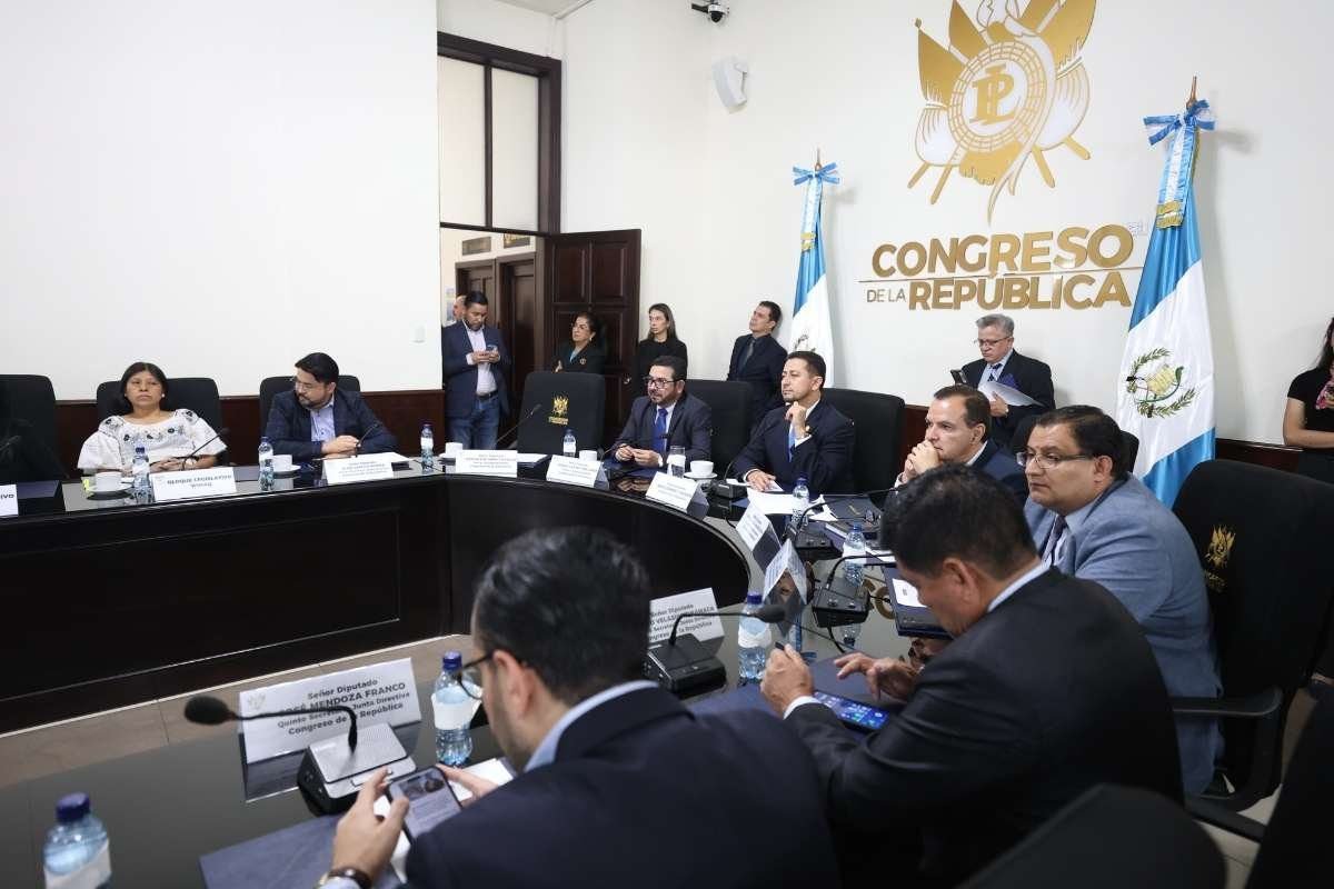 Congreso aplaza pago a diputados por aumento salarial