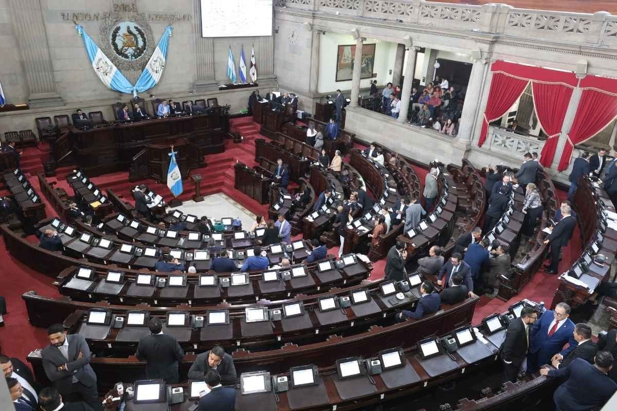 Congreso dividido por reforma a la Ley Orgánica del MP