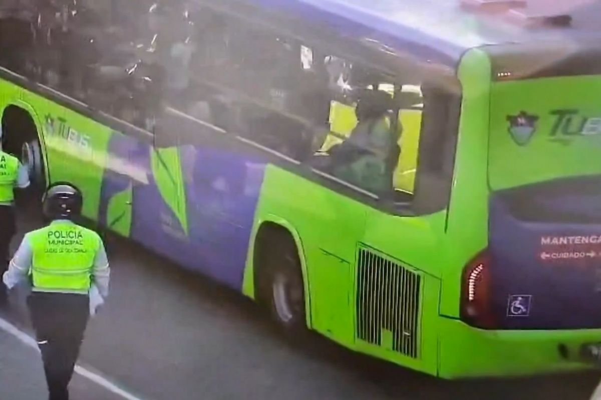 Encapuchados retienen autobús en Ciudad de Guatemala y provocan suspensión del Transmetro y TuBus
