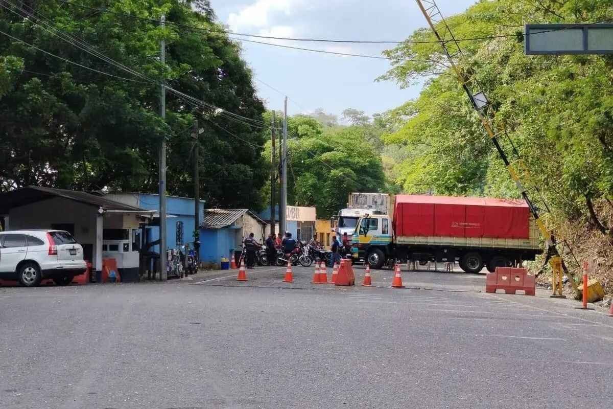 Reabren paso en frontera con El Salvador tras bloqueo de más de 40 horas