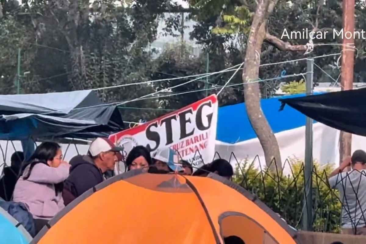 Maestros protestan en la Plaza Central de Guatemala
