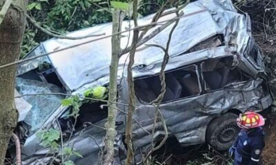 Microbús sin registro deja 11 salubristas heridos en Chimaltenango