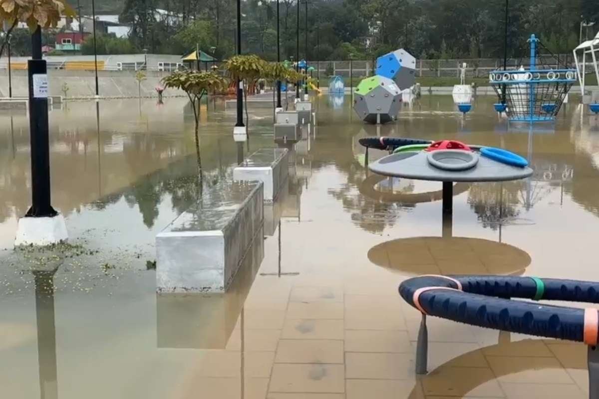 Parque Bicentenario de Q28 millones colapsa por lluvias y contratista enfrenta extradición por narcotráfico