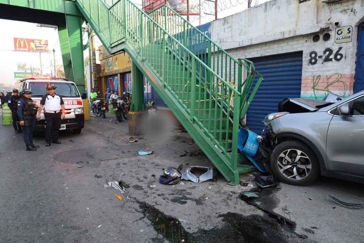 Tragedia en Calzada Roosevelt Accidente deja a motorista y peatón sin vida