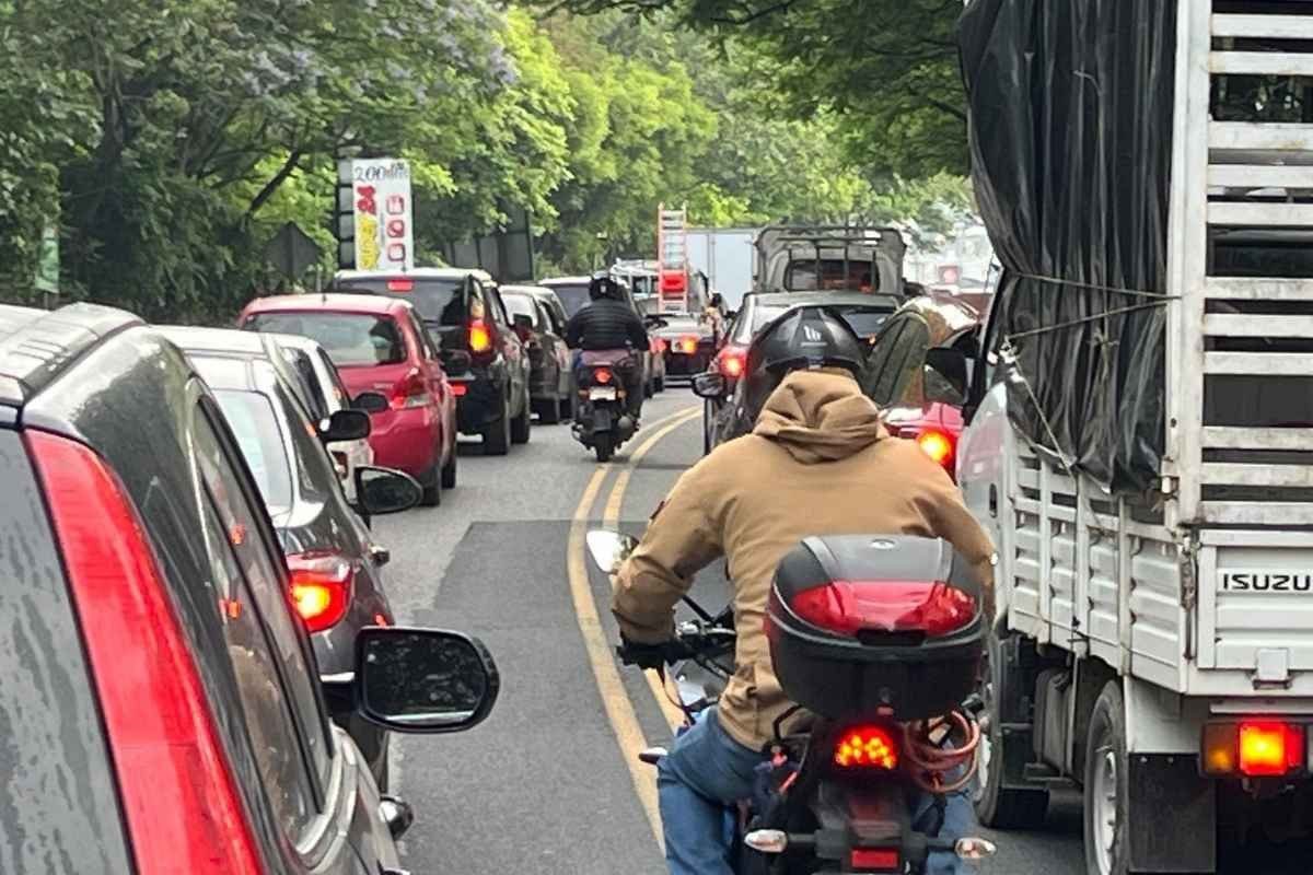 Guatemala lidera tráfico en Centroamérica conductores pierden hasta 40 días al año