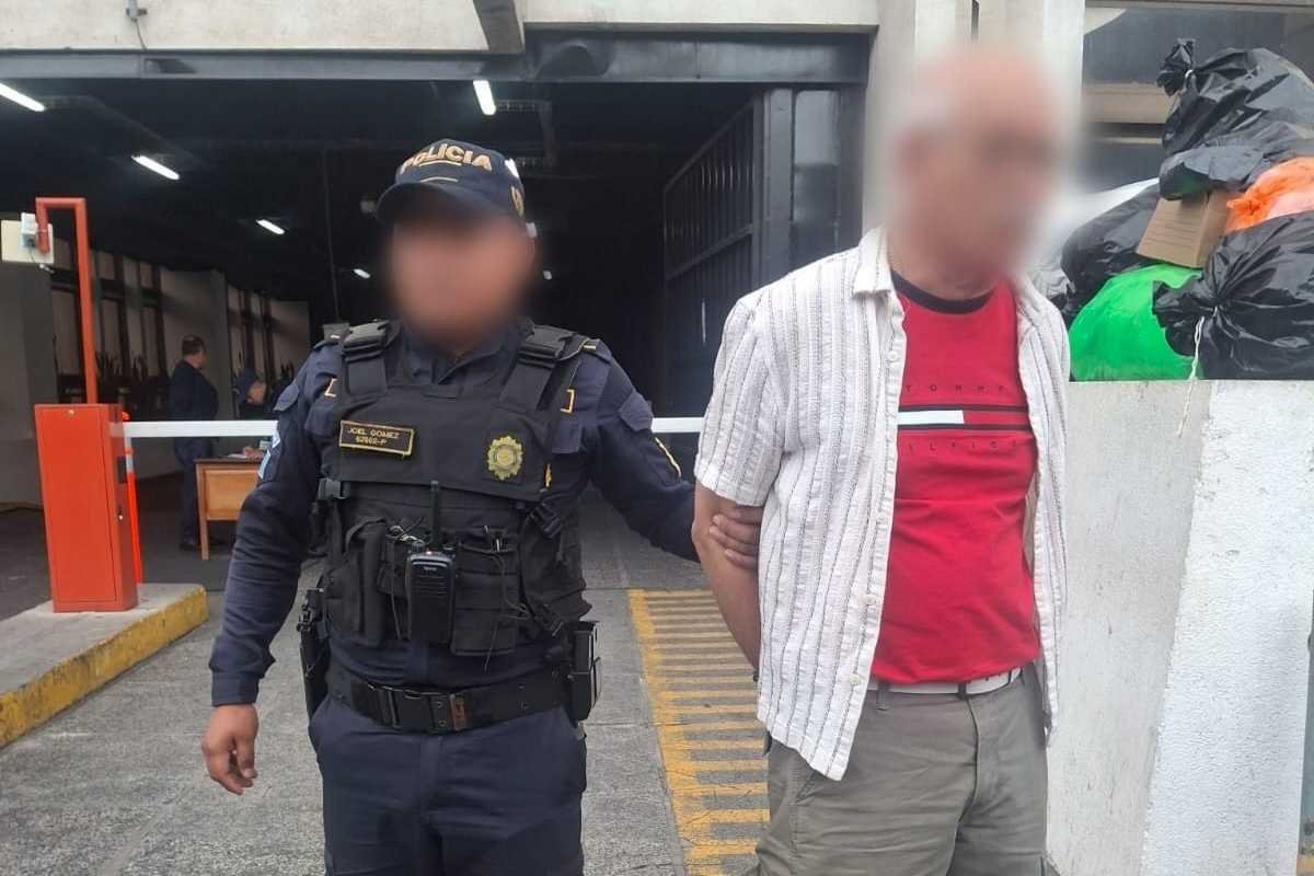 Capturan a automovilista que arrolló a motorista en zona 9 incidente quedó grabado en video