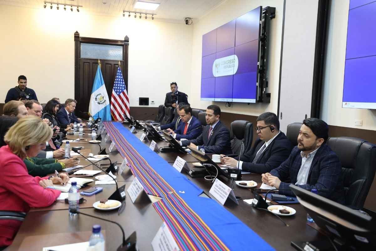 Congreso recibe a delegación bipartidista de EE. UU.