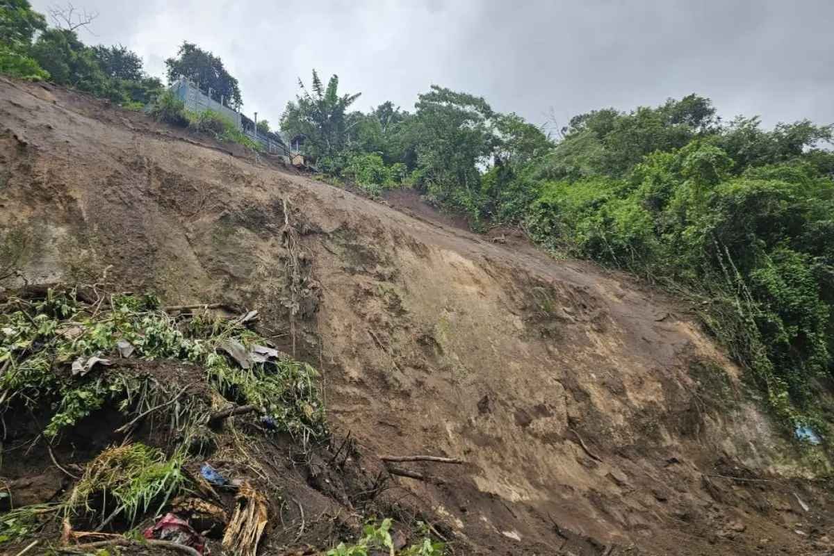 Villa Canales cierra parcialmente ruta a Boca del Monte por riesgo de derrumbes