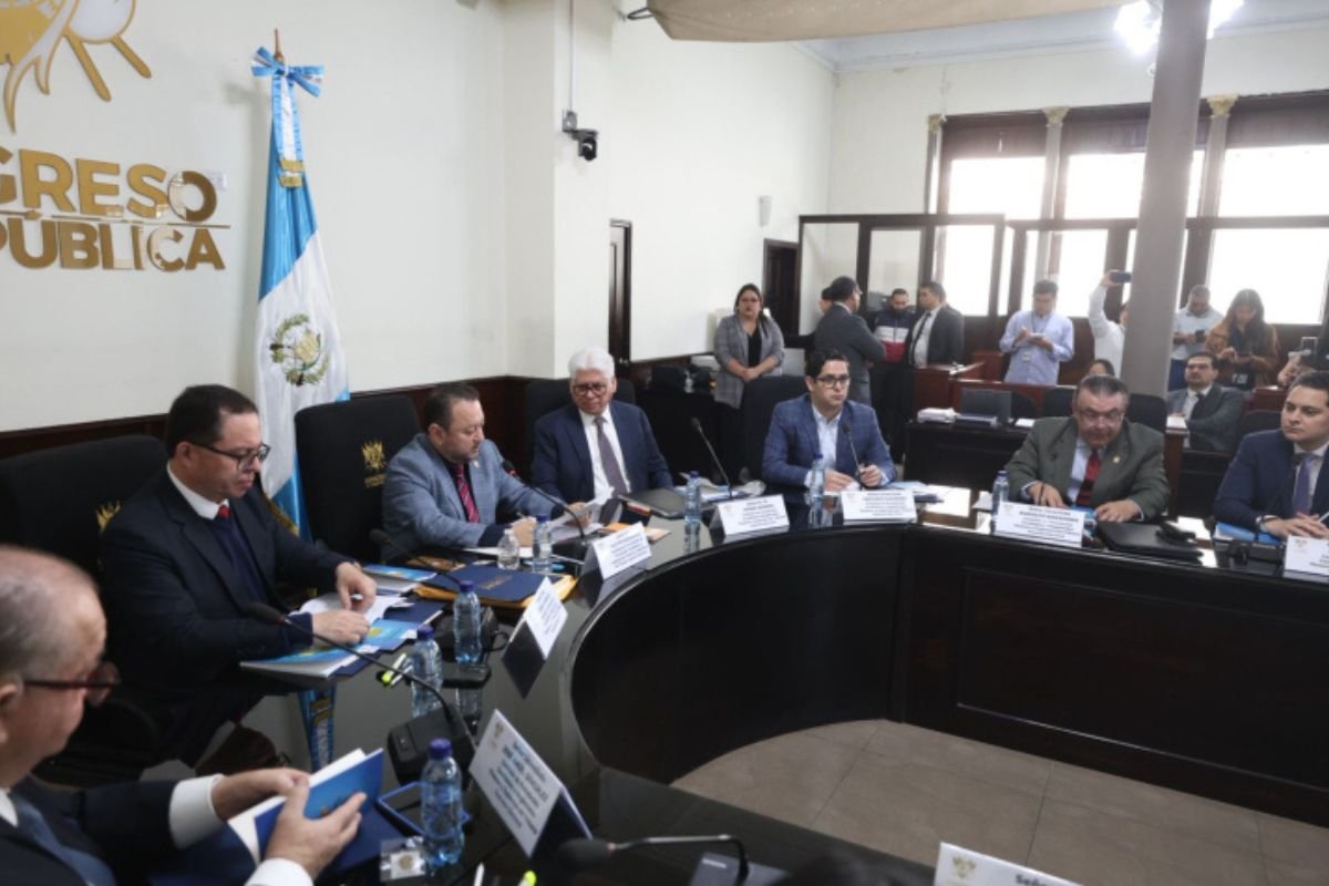 Comisión de Postulación excluye a cuatro abogados del proceso para magistraturas del TSE