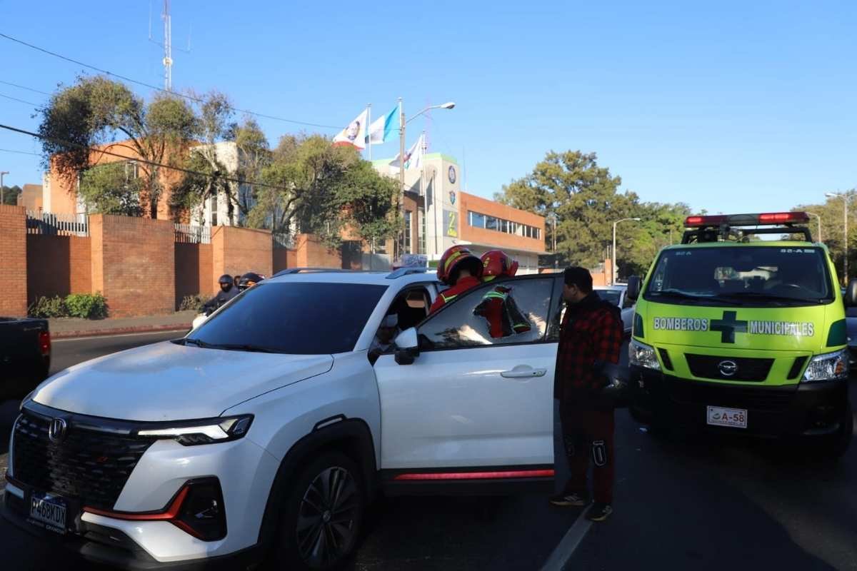 Mujer resulta herida tras ataque armado frente a estación de bomberos en el bulevar Liberación