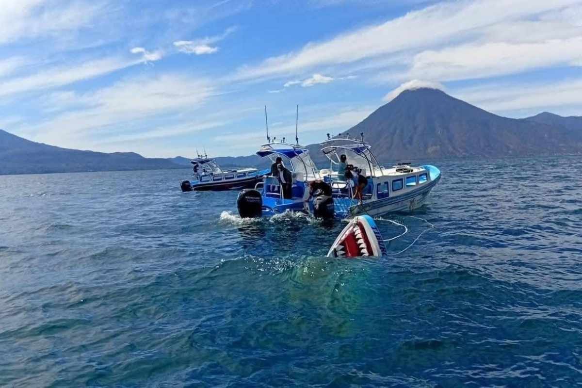 Naufragio en el Lago de Atitlán deja un fallecido y un desaparecido