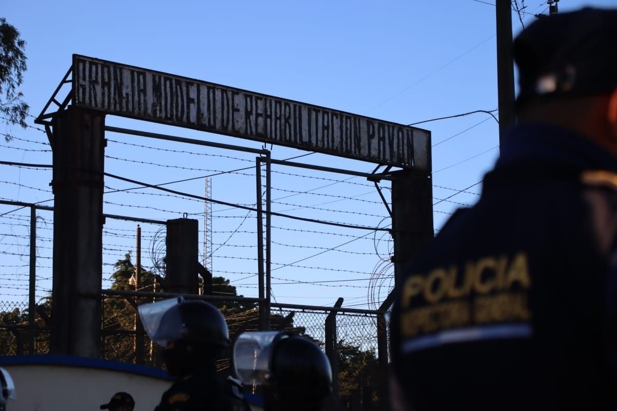 Operativo en la Granja de Rehabilitación Pavón descubre caleta con bebidas alcohólicas, dispositivos ilegales y equipo de comunicación