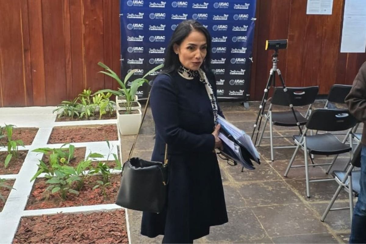 CSU de la Usac recibe expedientes para la CC; Leyla Lemus busca continuar como magistrada