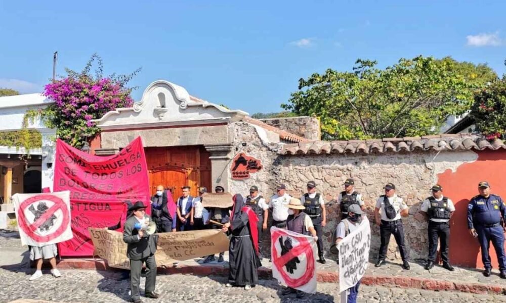 Elección de magistrados de la CC 2026-2031 CSU de la Usac sesiona en Antigua Guatemala en medio de protestas y señalamientos