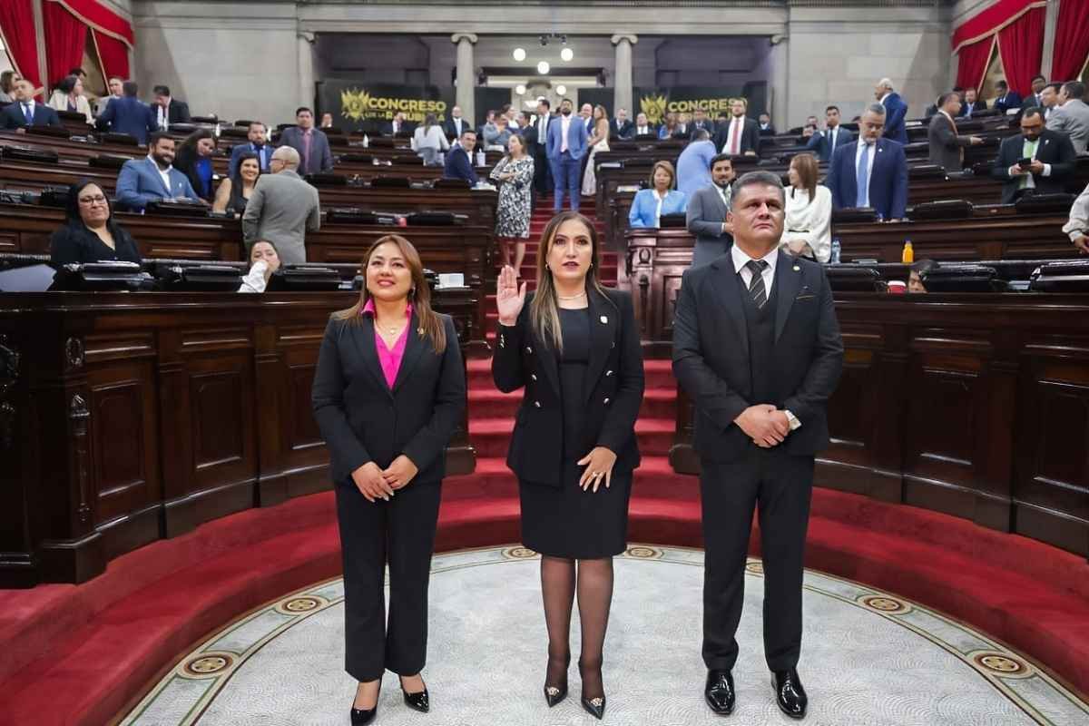 Juramentan a Claudia Paredes al frente de la Comisión de Postulación para elegir al próximo Fiscal General 2026-2030
