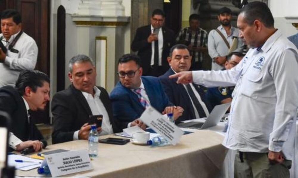 Transportista y diputado protagonizan discusión por límite obligatorio de velocidad