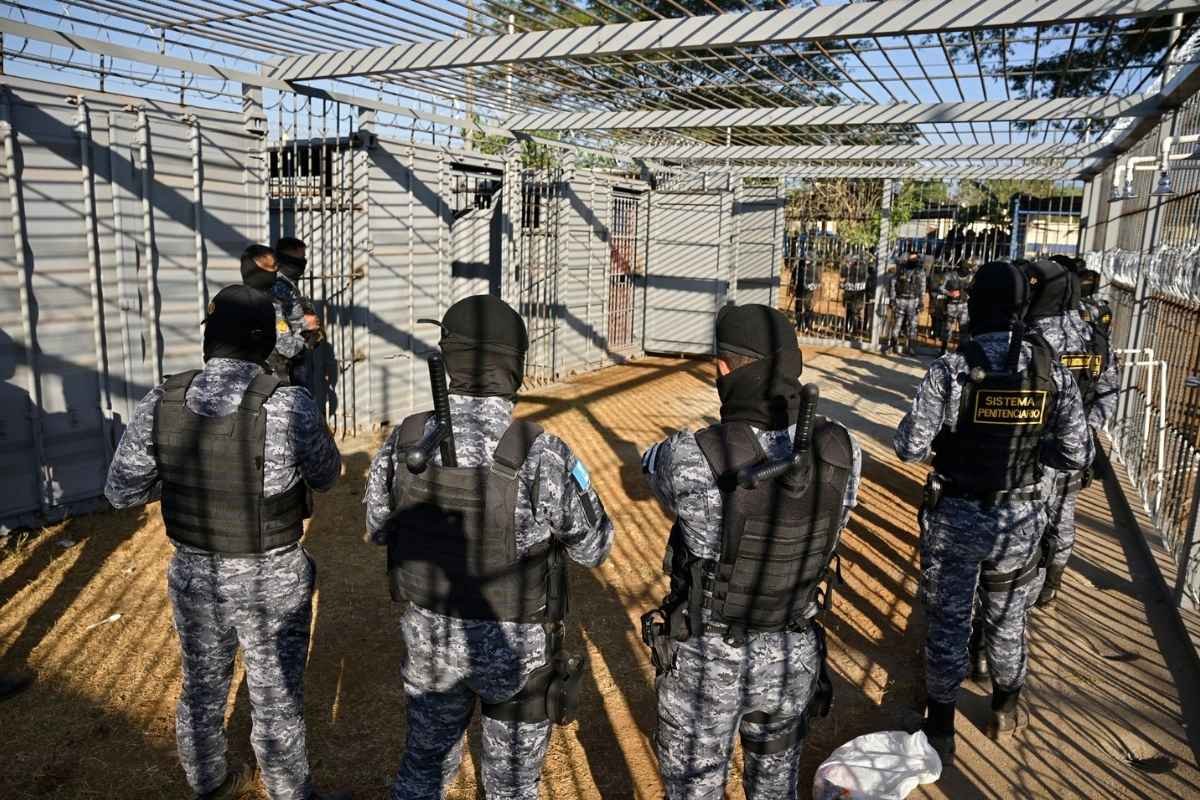 Traslado a celdas en contenedores genera acción legal por condiciones de reclusión