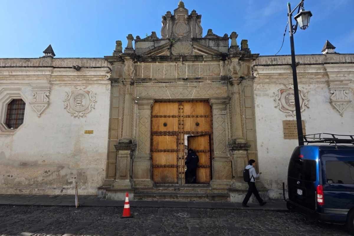 Traslado de obras atribuidas a Tomás de Merlo reaviva debate por resguardo del patrimonio en Antigua Guatemala