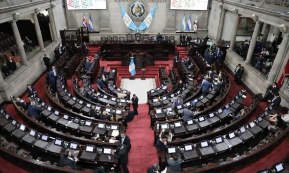 Congreso aprueba integración de la CC para período 2026-2031 en medio de amparos