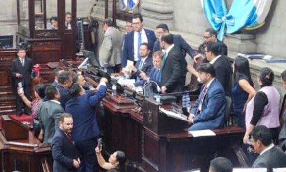 Congreso debate por horas elección de magistrados de la CC entre reclamos y discursos extensos